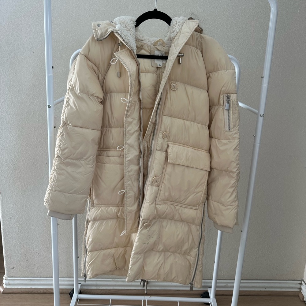 GAP Women's Beige Puffer Jacket